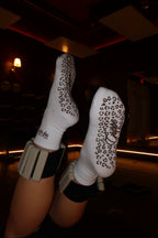 STAY WILD GRIP SOCKS