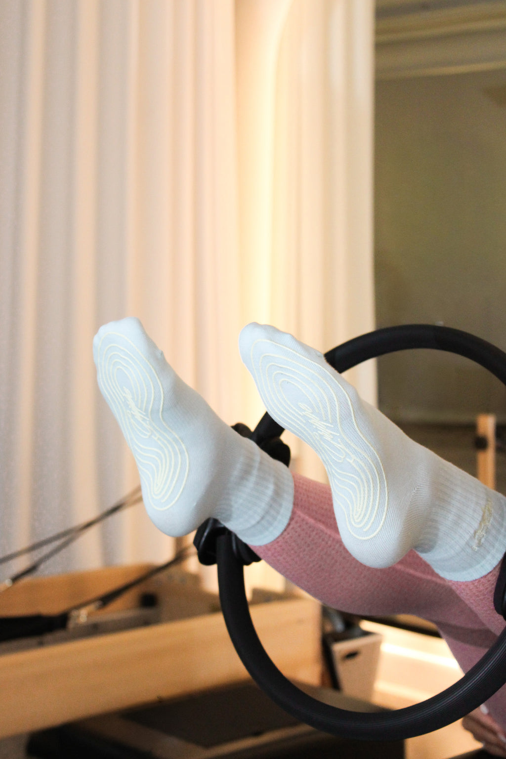 PRETTY LITTLE PULSE GRIP SOCK